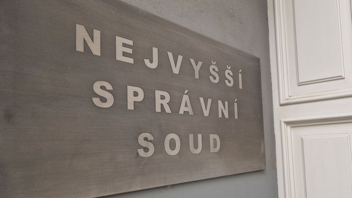 Policisté napálili zdrogovanému řidiči kauci. Když nezaplatil, odtáhli mu auto. Soud jejich postup rozmetal - Novinky
